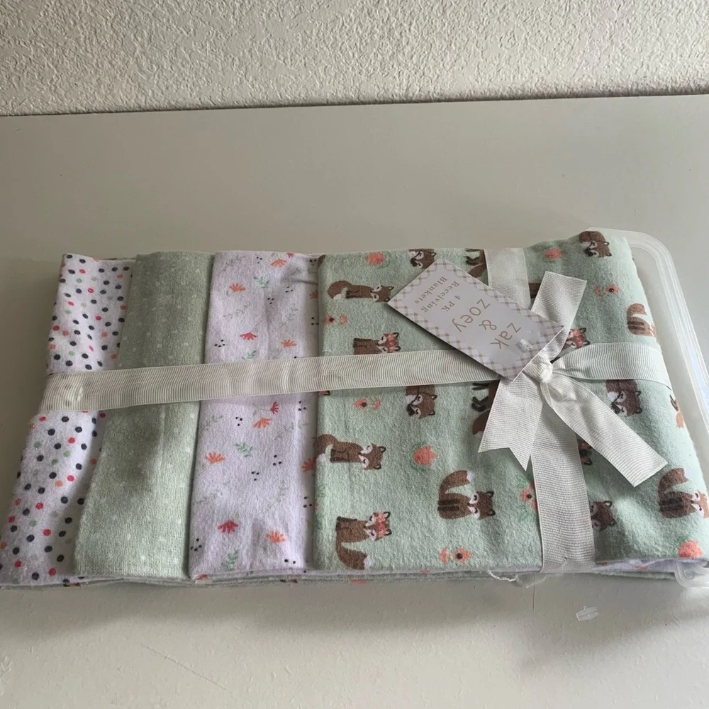 Zack & Zoey Green and White Baby Blanket Set - Picture 4 of 5